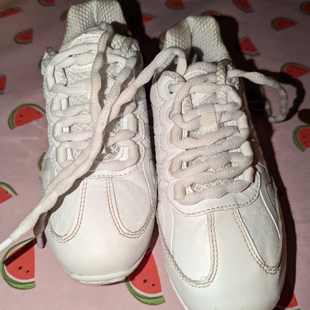 girls cheer shoes